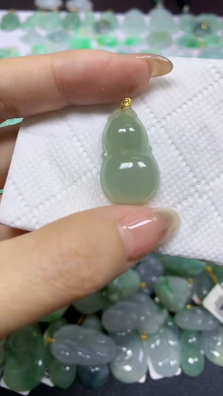 颈饰18K金镶嵌翡翠天然翡翠A货