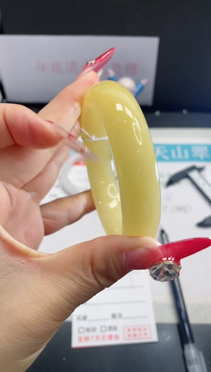 【闪购商品】石英质玉手镯未镶嵌9