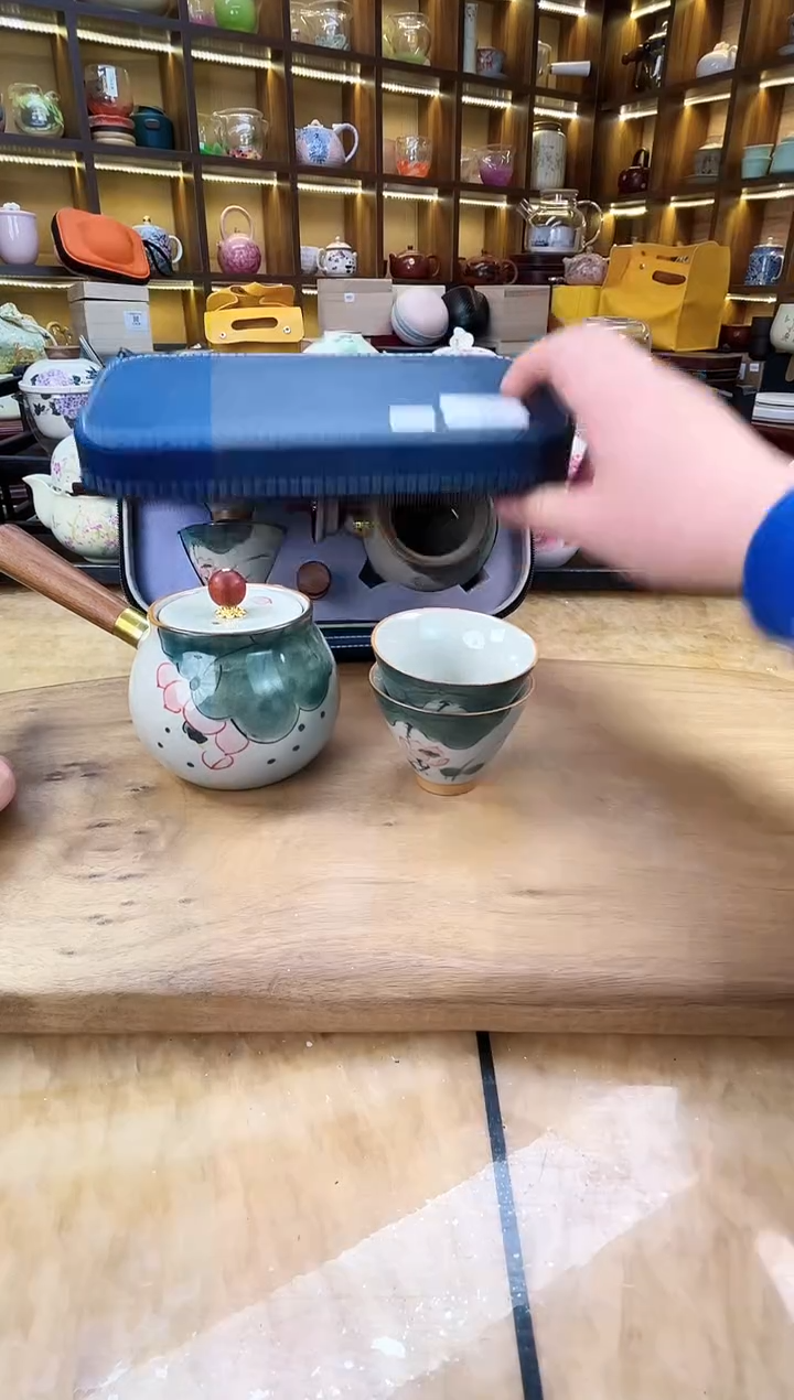 【闪购商品】哥窑荷叶侧把壶1壶2杯+皮包