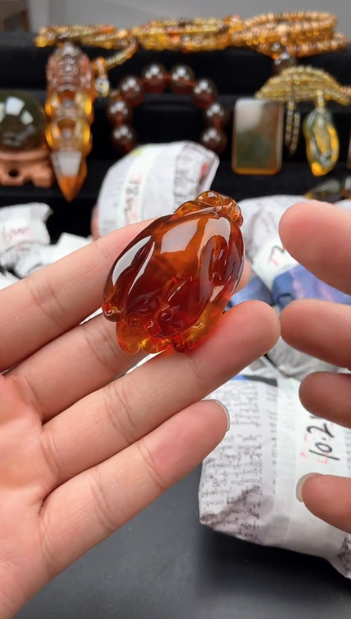 【闪购商品】未镶嵌琥珀颈饰棕血珀佛手瓜吊坠