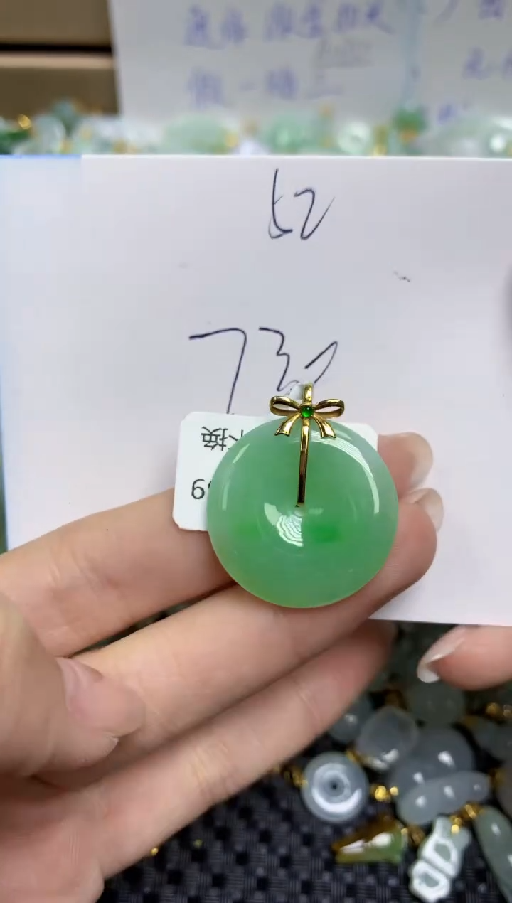 【闪购商品】翡翠颈饰18K金镶嵌天然缅甸A货翡翠