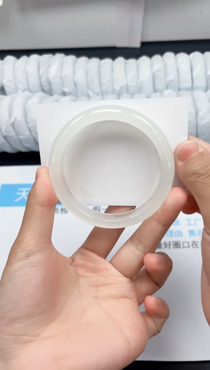 【闪购商品】石英质玉手镯未镶嵌90-