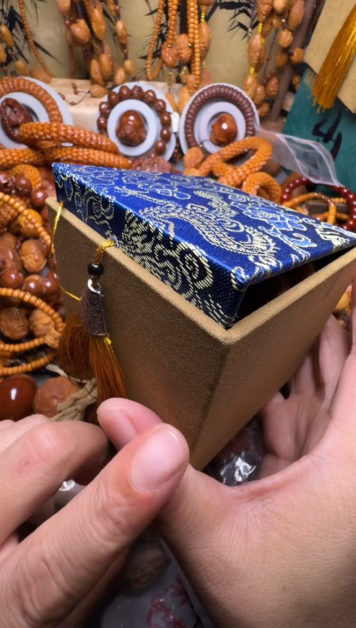 手串橄榄核盲某盒