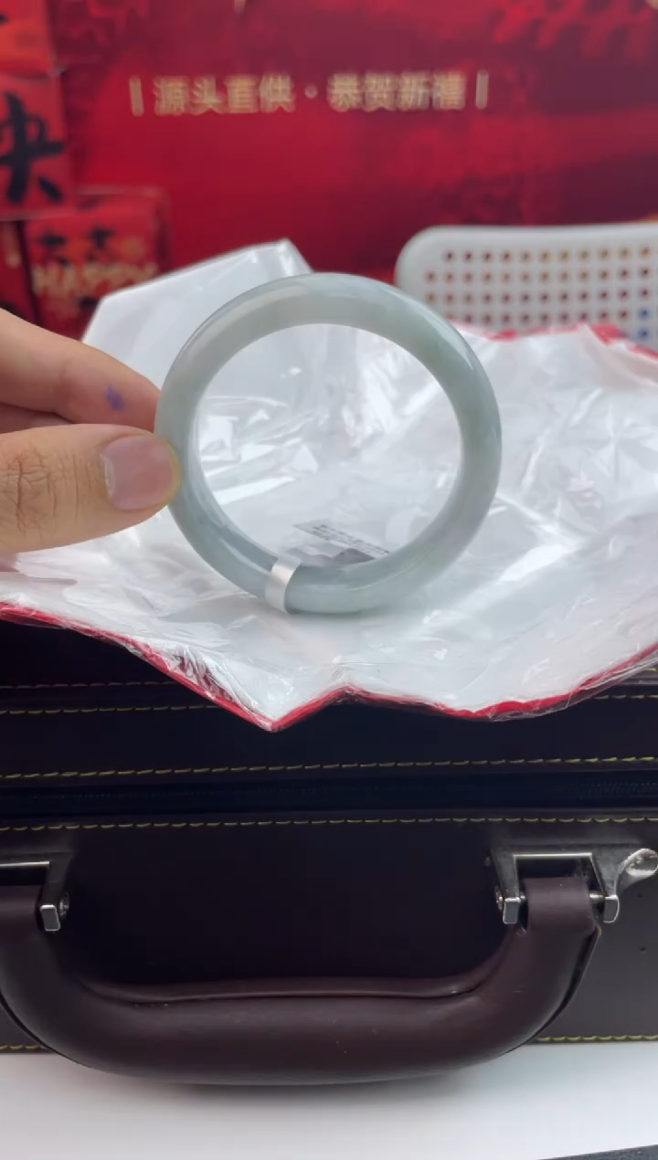 【闪购商品】翡翠手镯未镶嵌10翡翠手镯（微瑕）