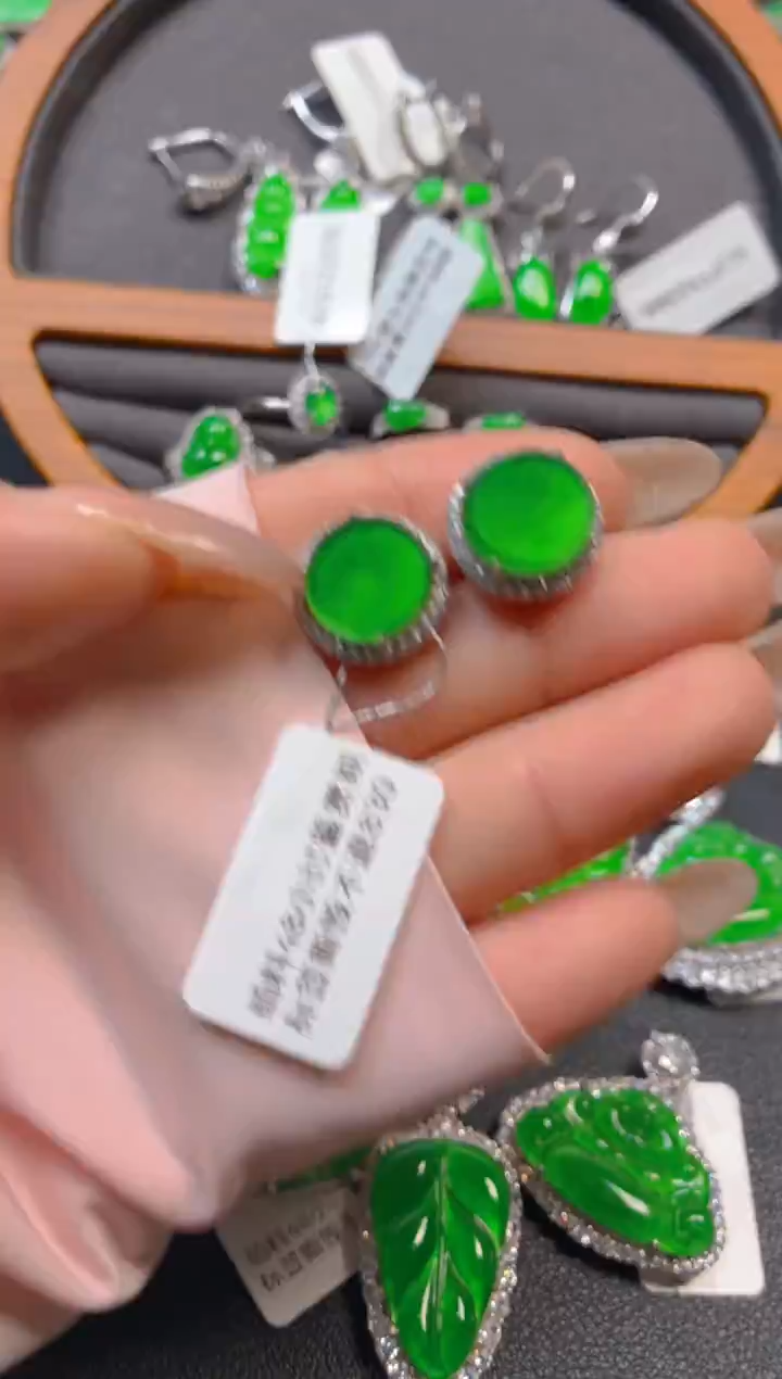 银S925镶嵌翡翠耳饰1