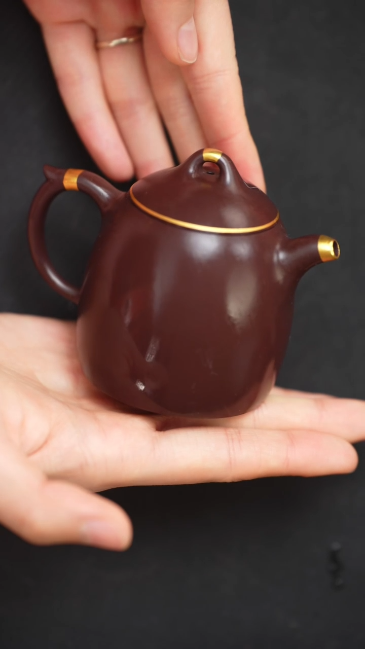 【闪购商品】紫砂茶壶紫茄泥描金秦权150CC