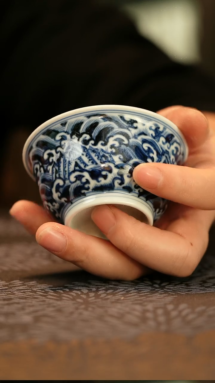 中式垂虹慕古江崖海水撇口杯