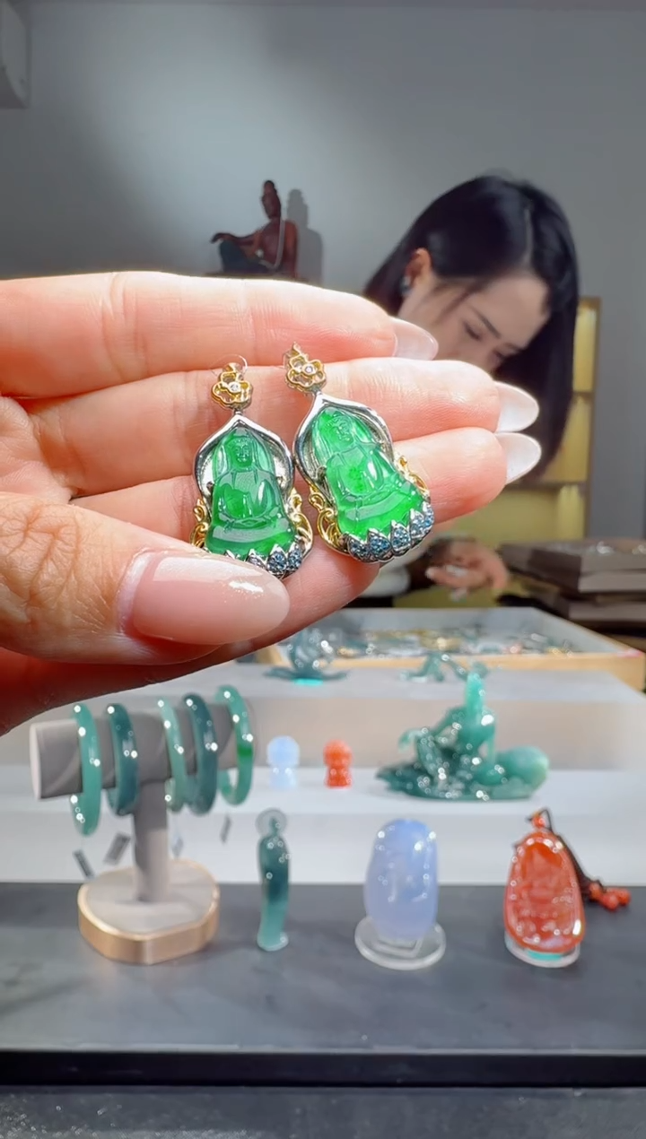 吊坠(不含链)未镶嵌翡翠观音（多样性发其一）