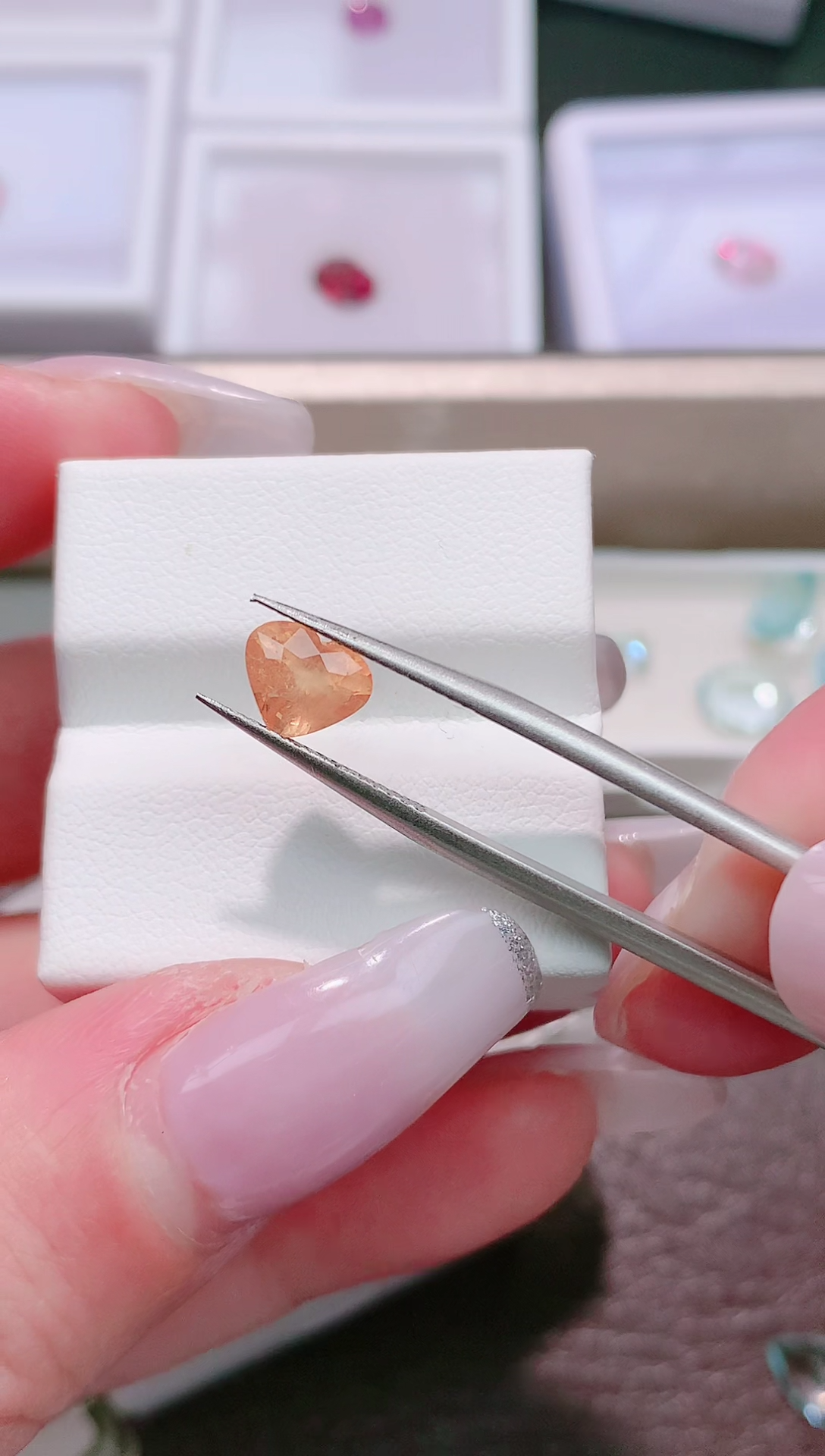 未镶嵌珠宝半成品石榴石（芬达石）1.39ct