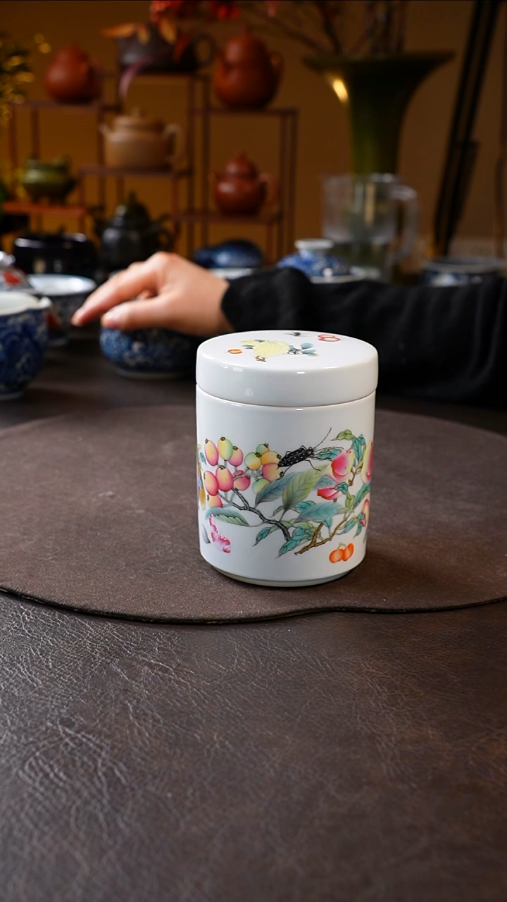 【闪购商品】粉彩瓜果小茶叶罐