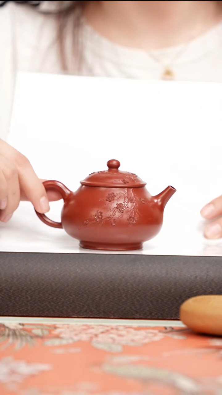 茶壶紫砂朱泥大红袍本色堆绘潘壶160cc