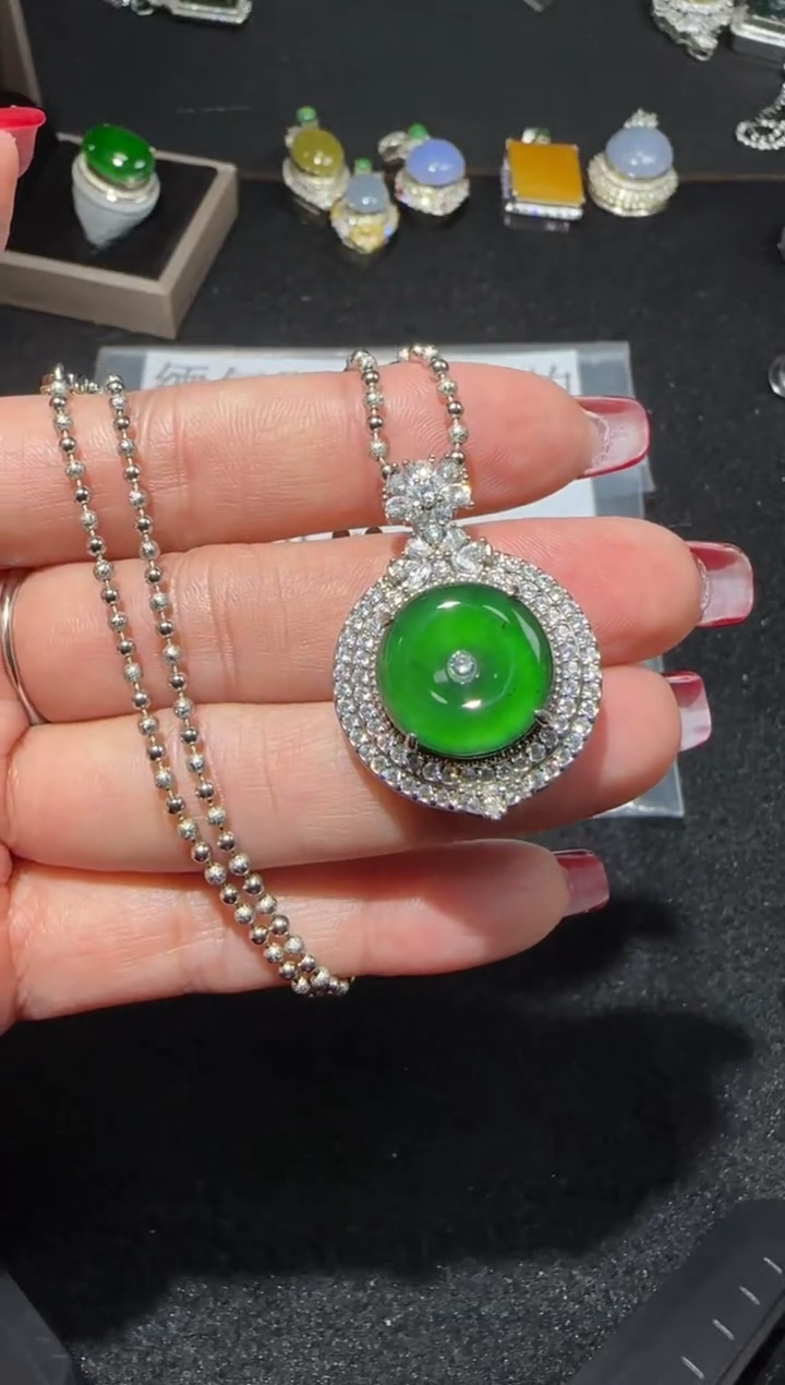 【闪购商品】翡翠吊坠(赠链)未镶嵌多样性发货拍一发一