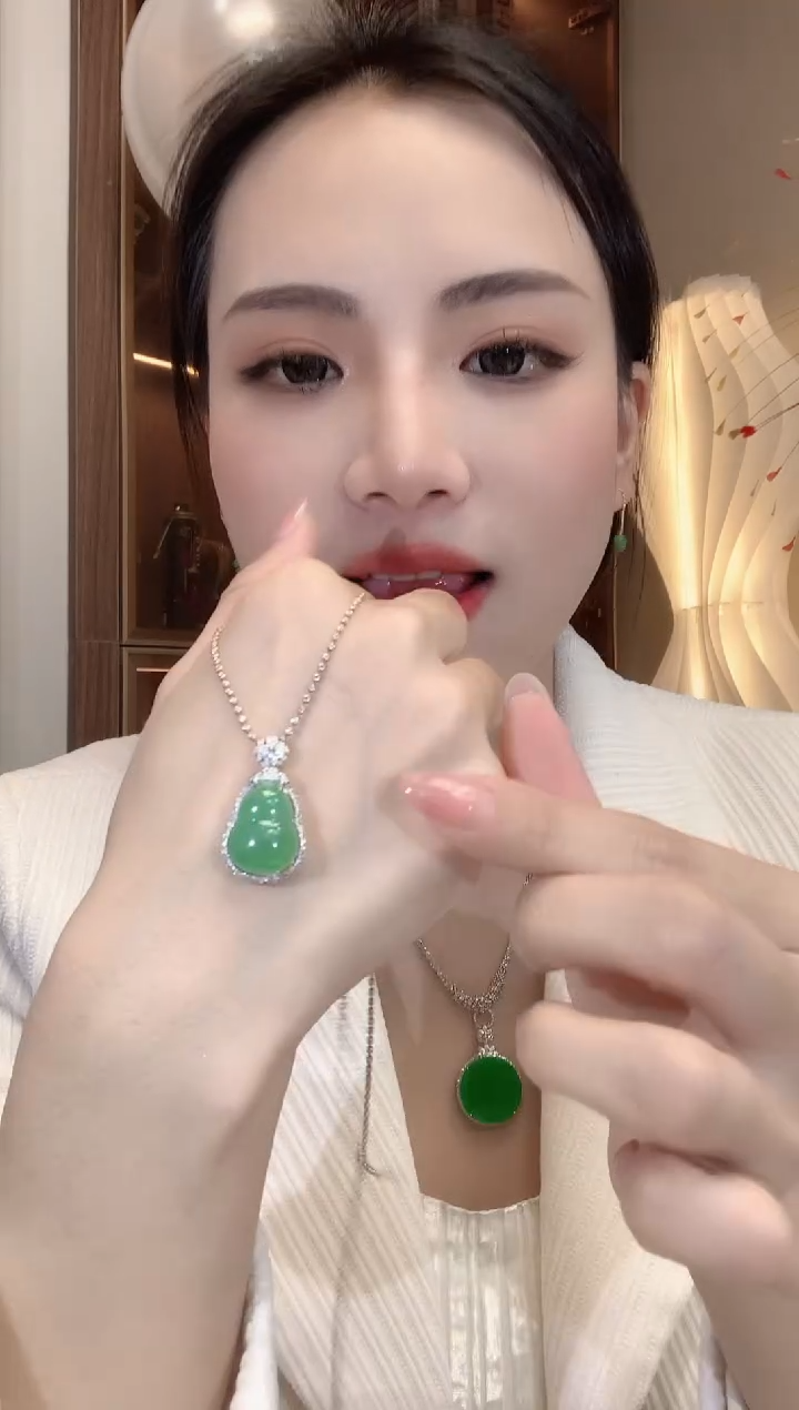 【闪购商品】翡翠吊坠(不含链)18K金镶嵌A26