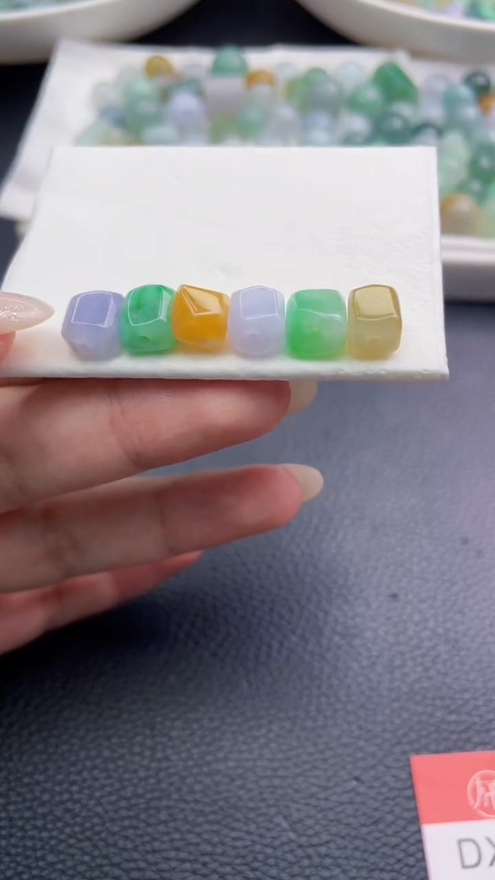 未镶嵌定制翡翠B****e珠子
