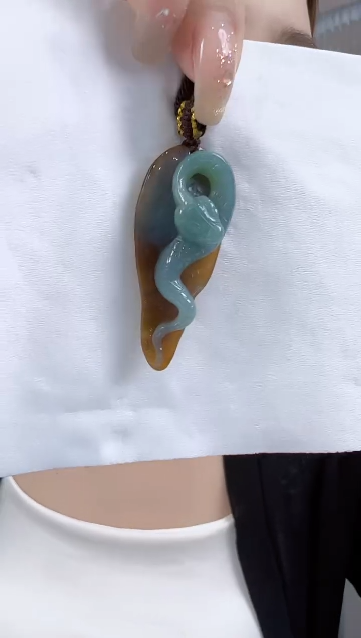翡翠未镶嵌吊坠(不含链)孤品翡翠A货三色蛇牌吊坠