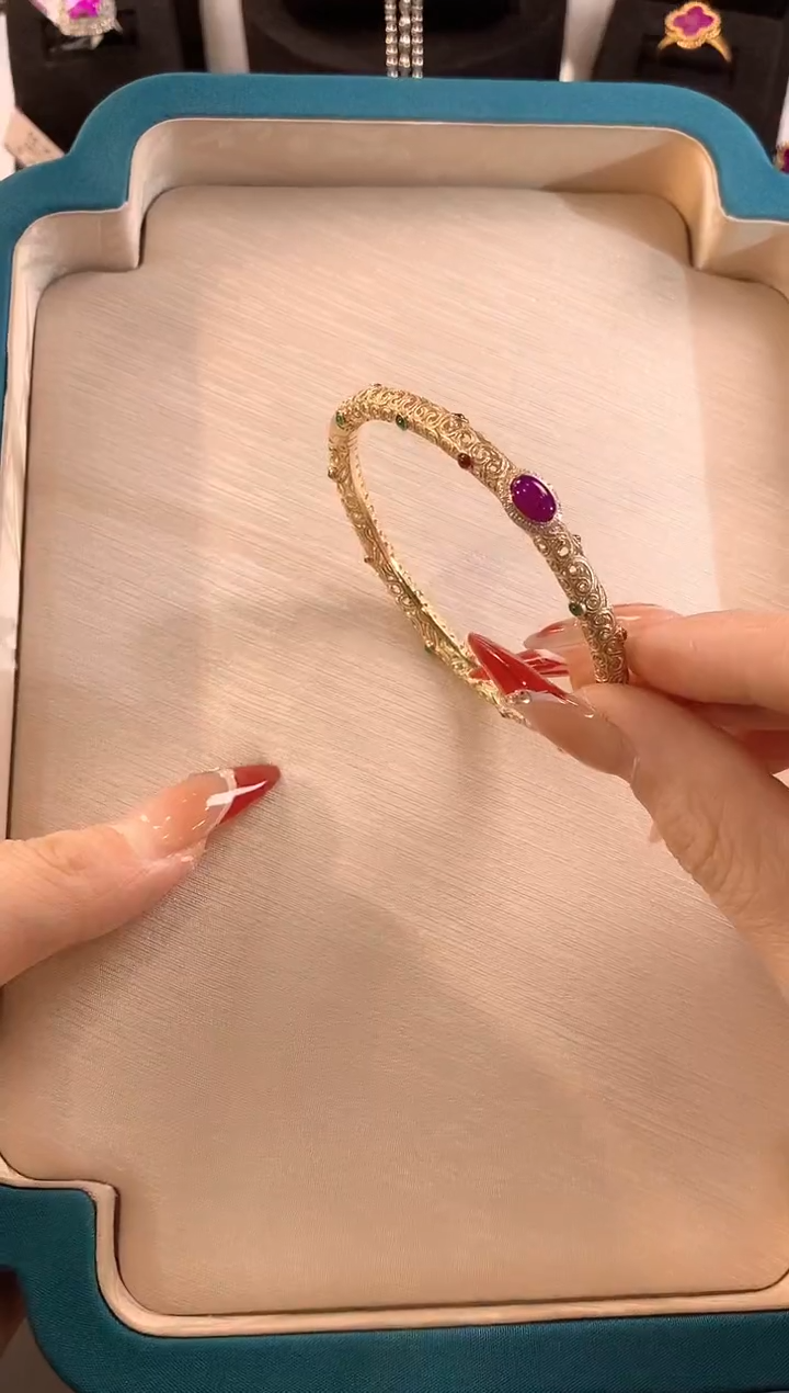 【闪购商品】苏纪石（舒俱来）.18K金镶嵌舒俱来手镯