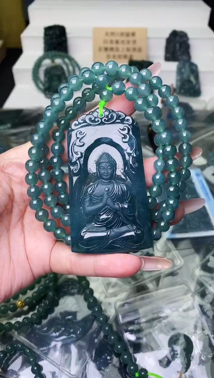 颈饰未镶嵌翡翠          