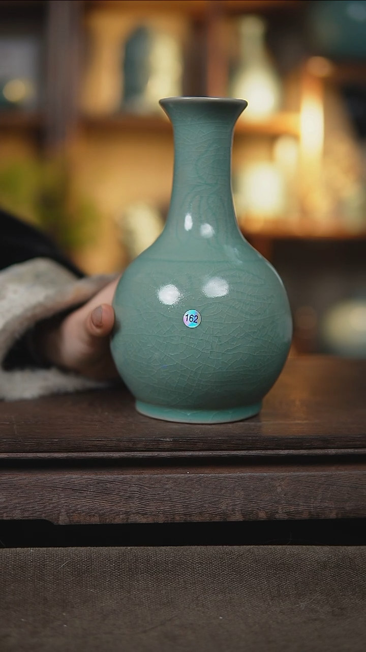 【闪购商品】杯仿古翡翠绿刻花鹅颈瓶瑕162