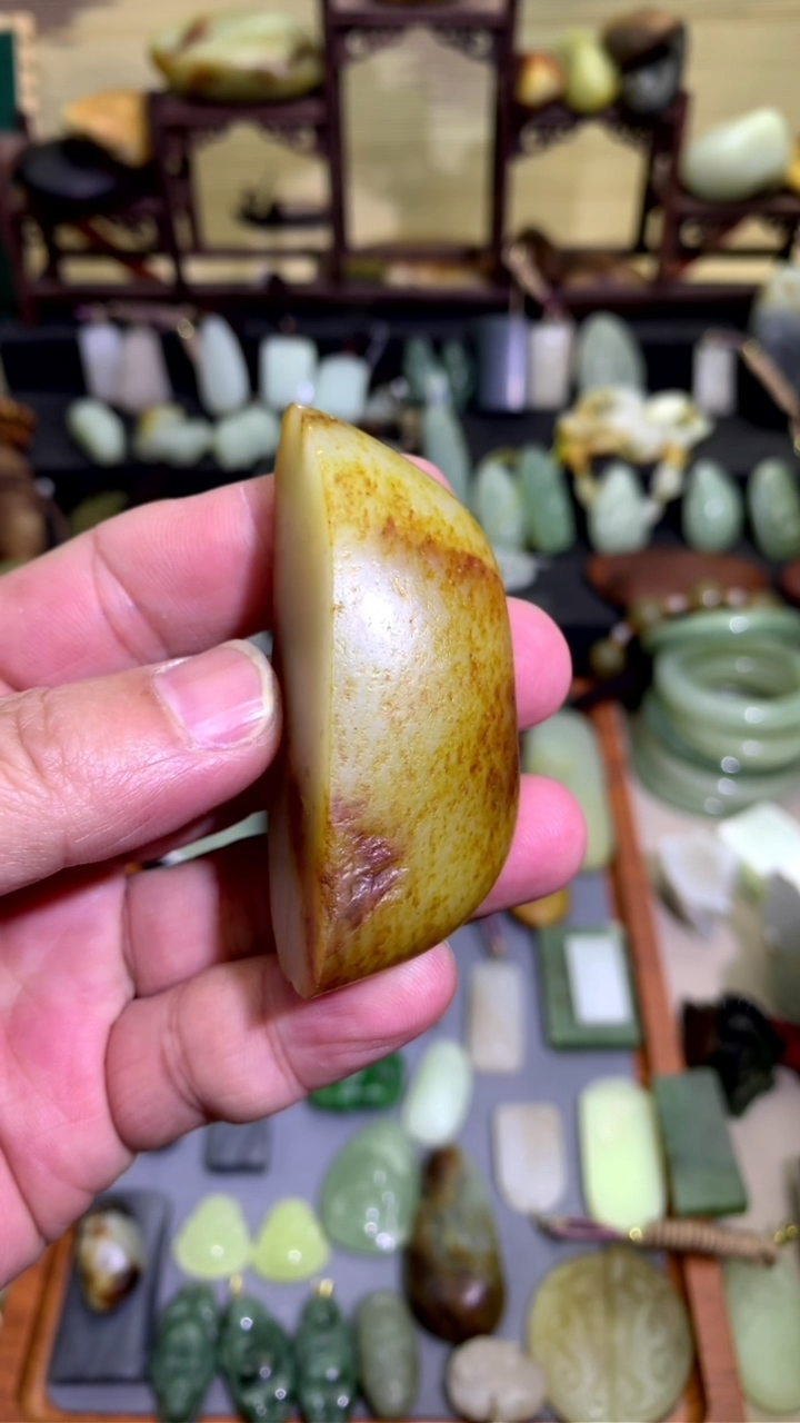 【闪购商品】和田玉颈饰未镶嵌子料洒金皮切片