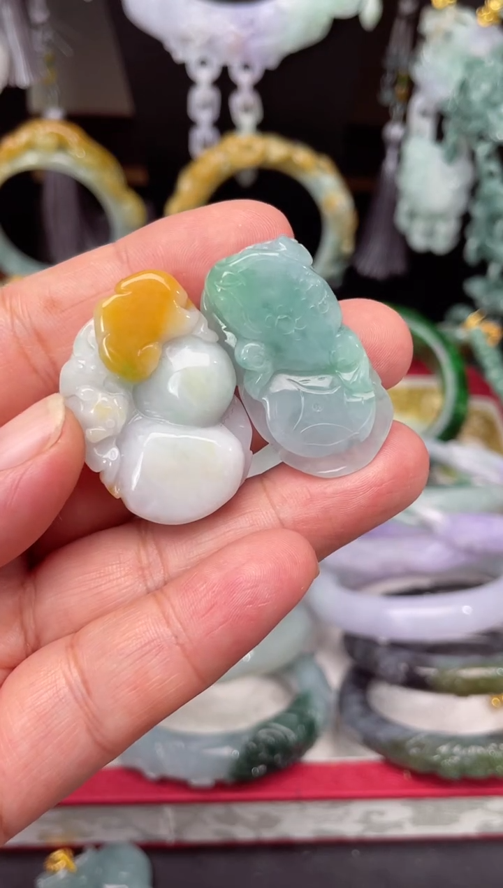 颈饰未镶嵌翡翠吊坠