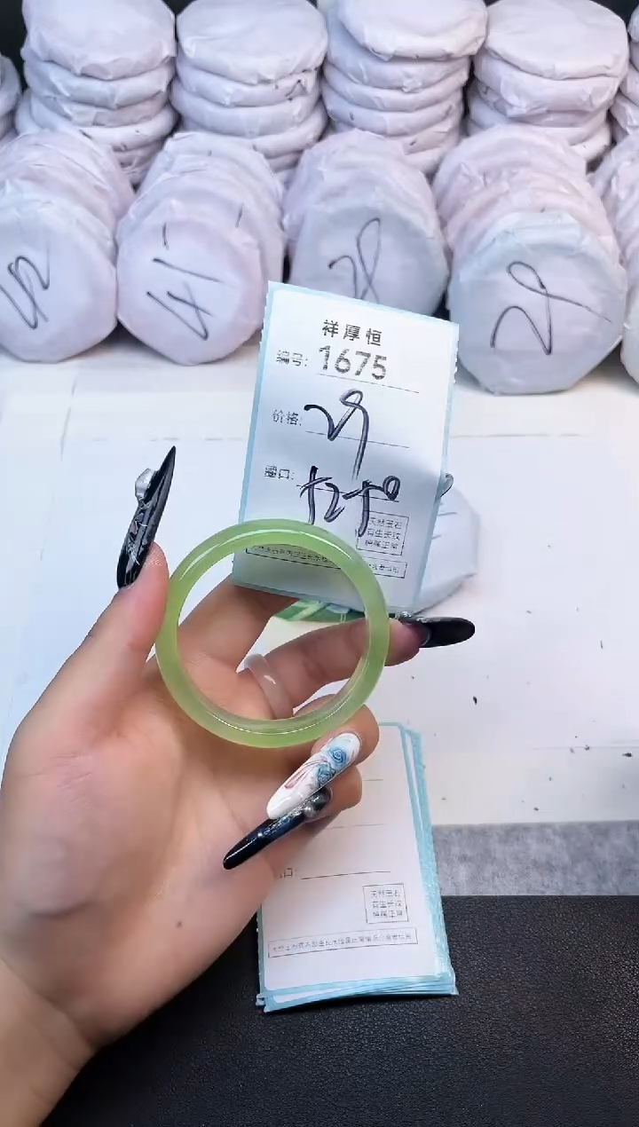 玛瑙/玉髓手镯未镶嵌1675