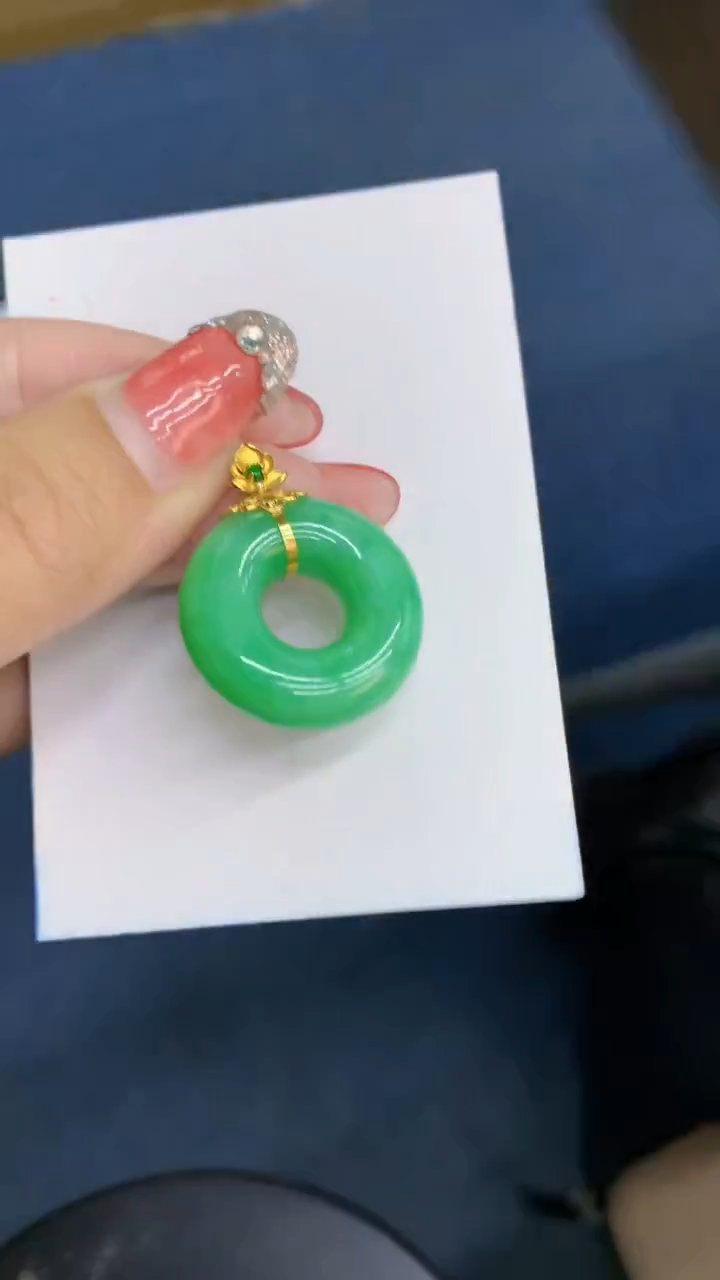 颈饰18K金镶嵌翡翠玲**姐1