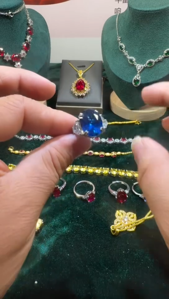 戒指蓝宝石18K金镶嵌0