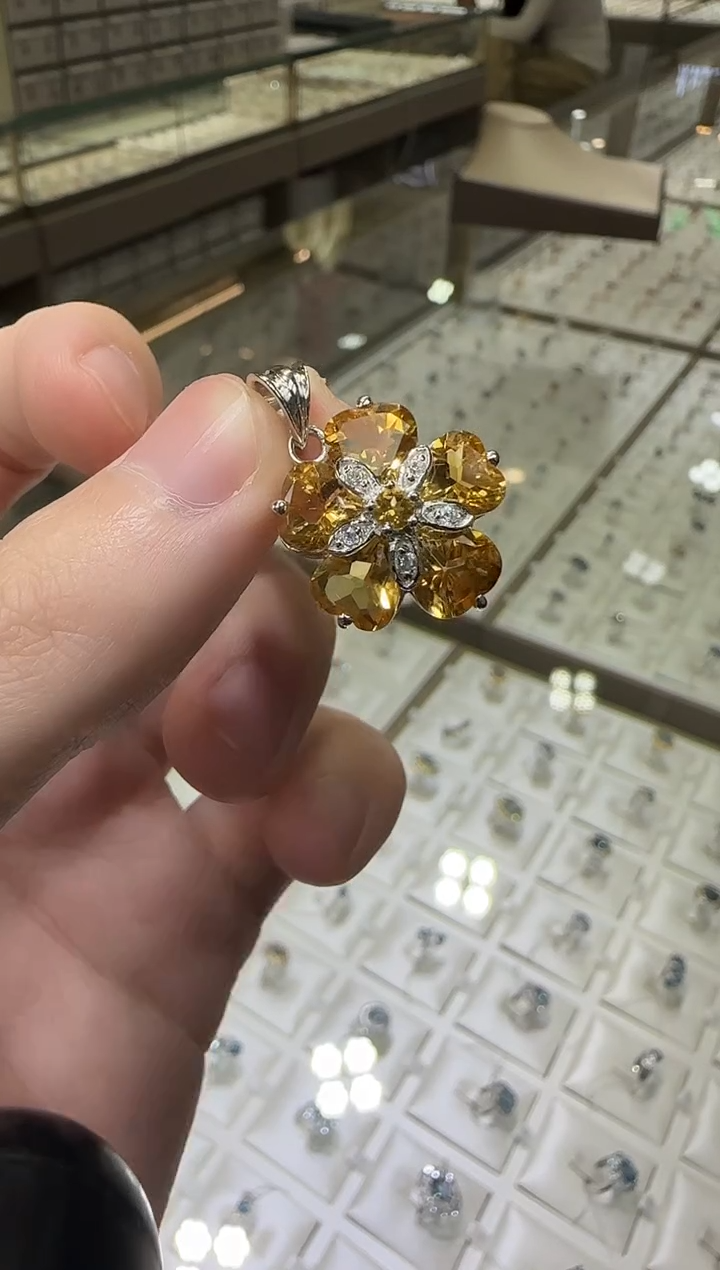 颈饰银S925镶嵌黄晶浓金五叶花吊坠
