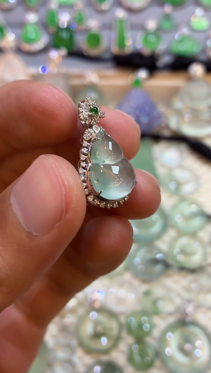 吊坠(不含链)18K金镶嵌翡翠葫芦