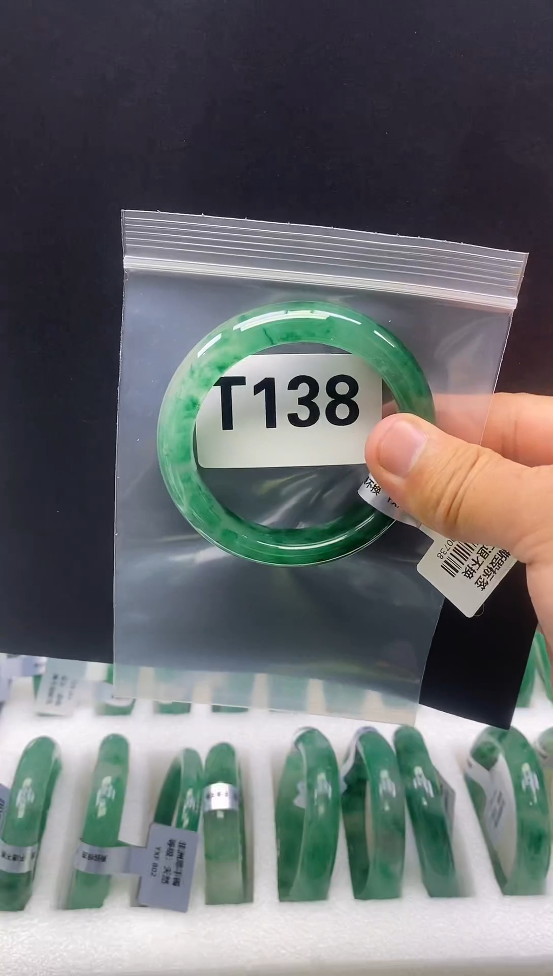 未镶嵌手镯石英质玉（非洲翠）55圈口T138