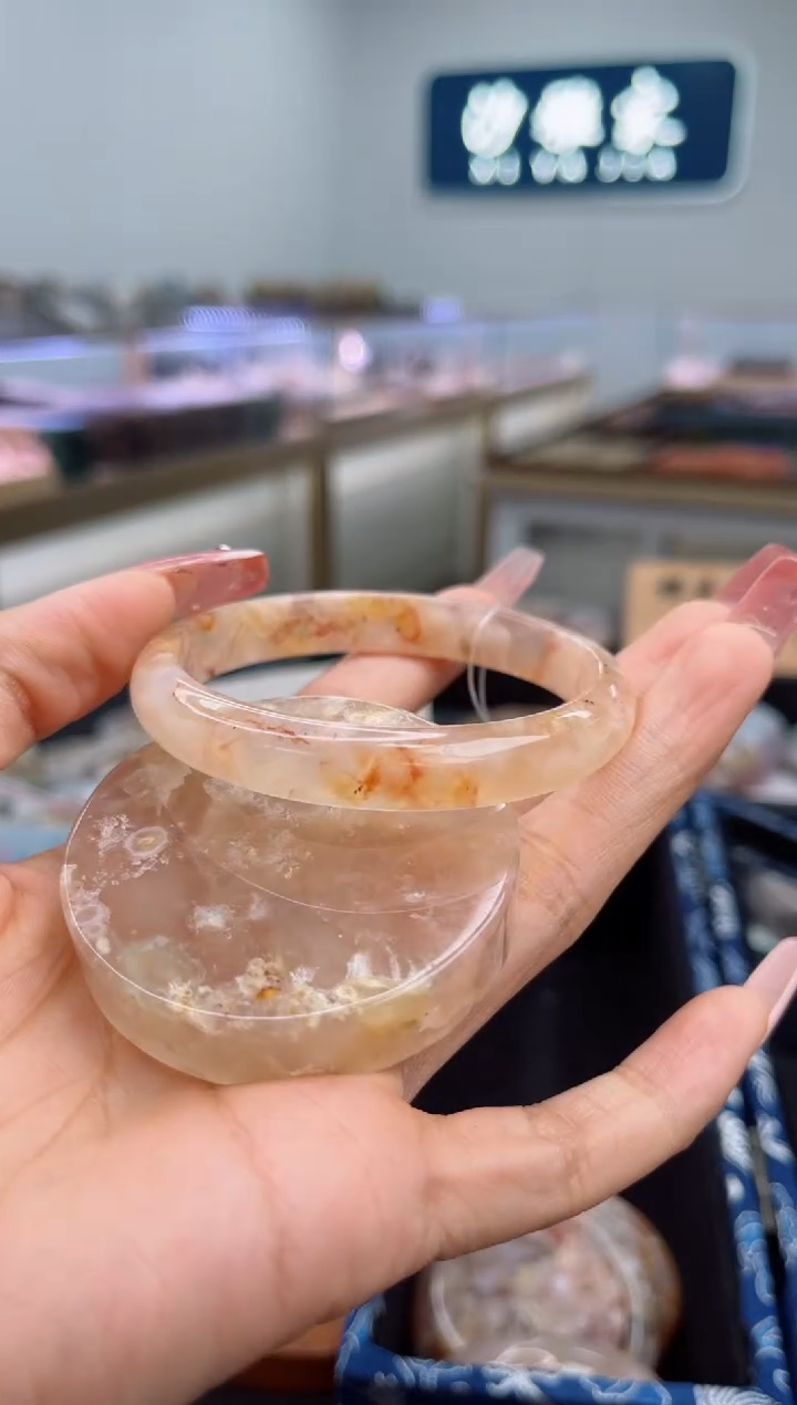 石英质玉手镯未镶嵌56圈口（赠品镯心）3006158