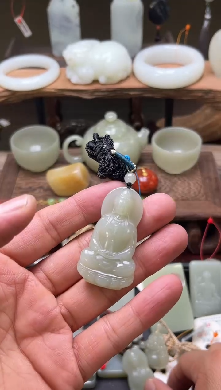 【闪购商品】和田玉吊坠未镶嵌且末青白 50观音特价9001352