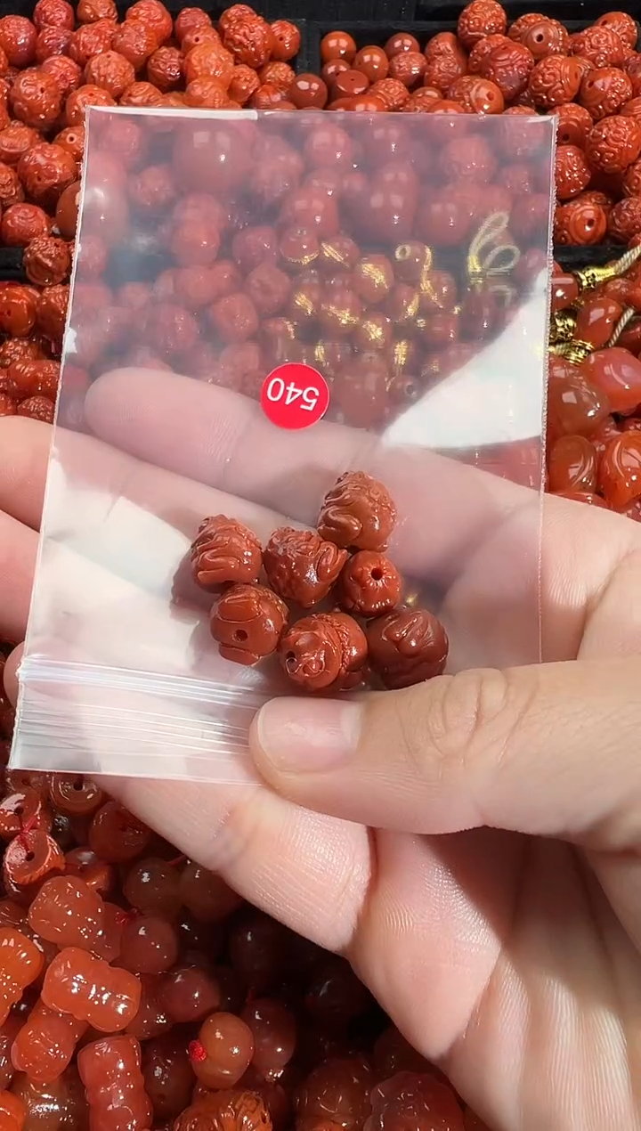 颈饰未镶嵌南红玛瑙我**吃0