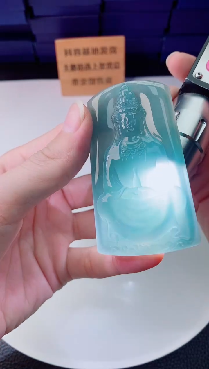 颈饰未镶嵌翡翠   `