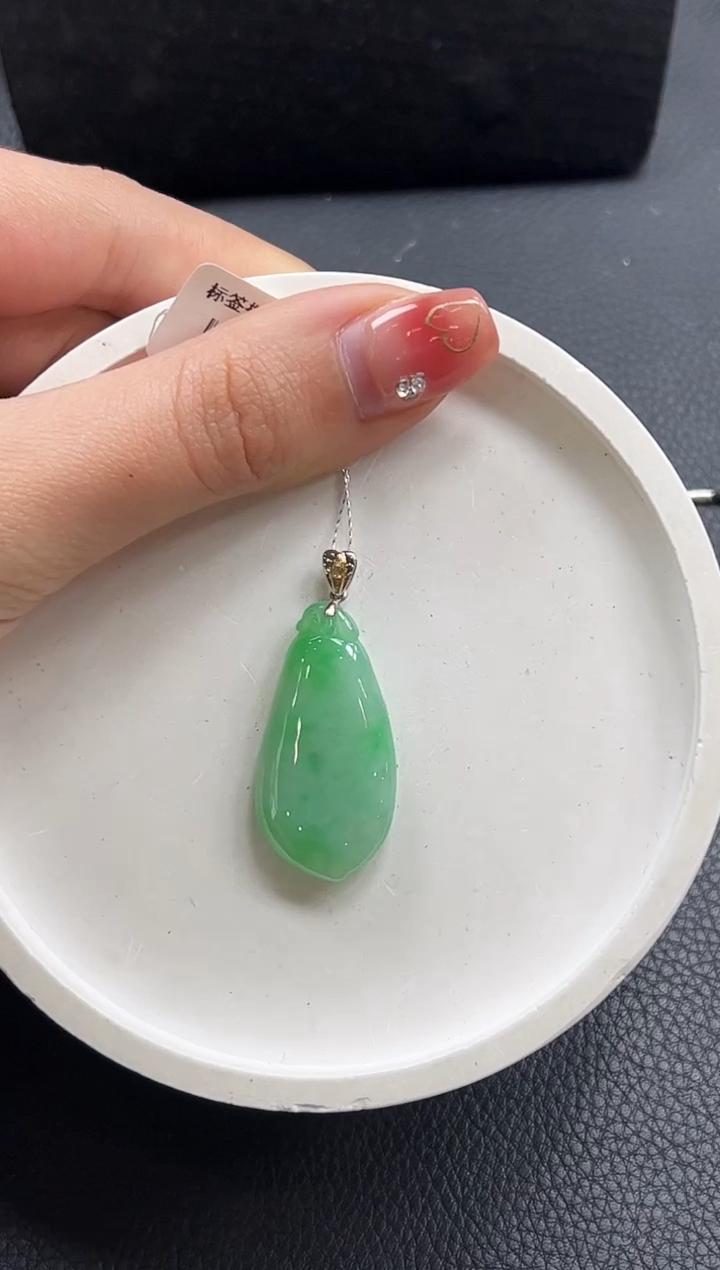 【闪购商品】翡翠颈饰18K金镶嵌福瓜