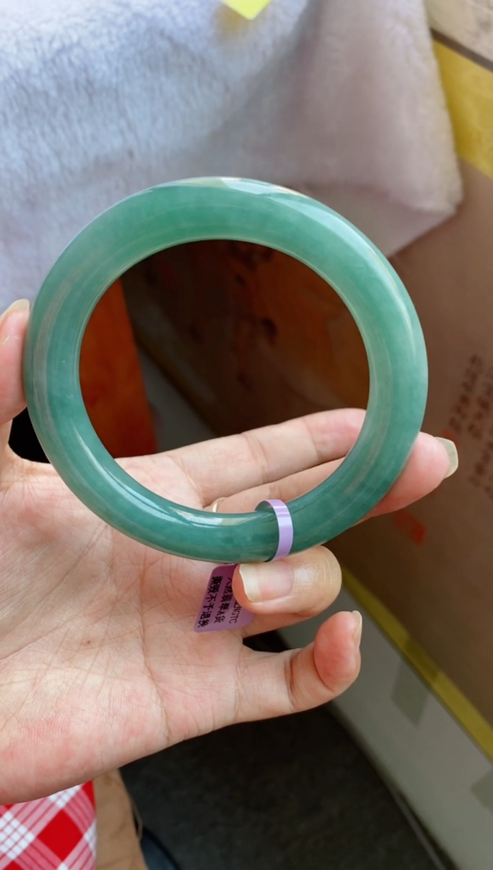 翡翠手镯未镶嵌（冰胶湖水绿 油青）圆条7号