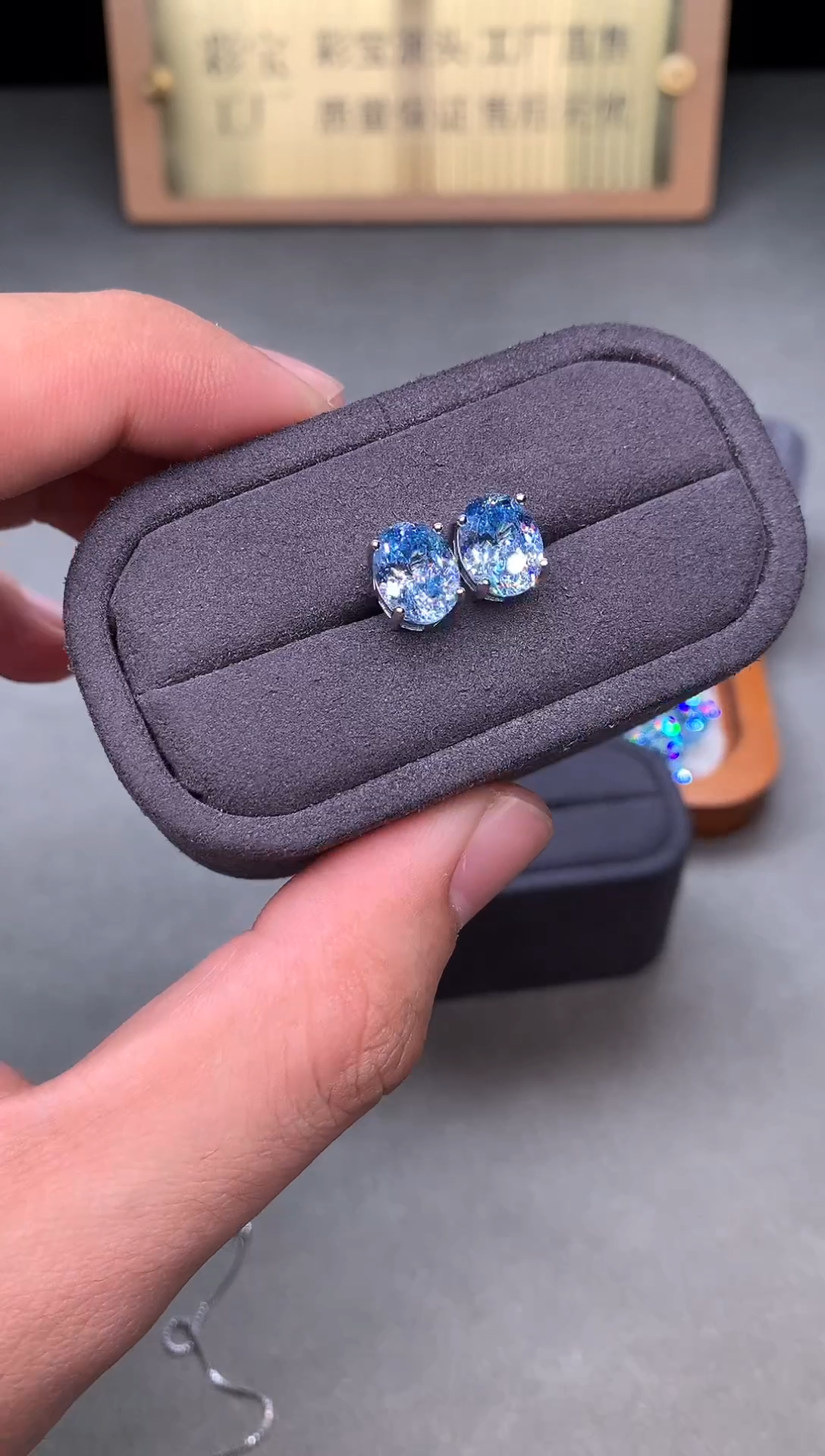 银S925镶嵌耳钉海蓝宝石2222