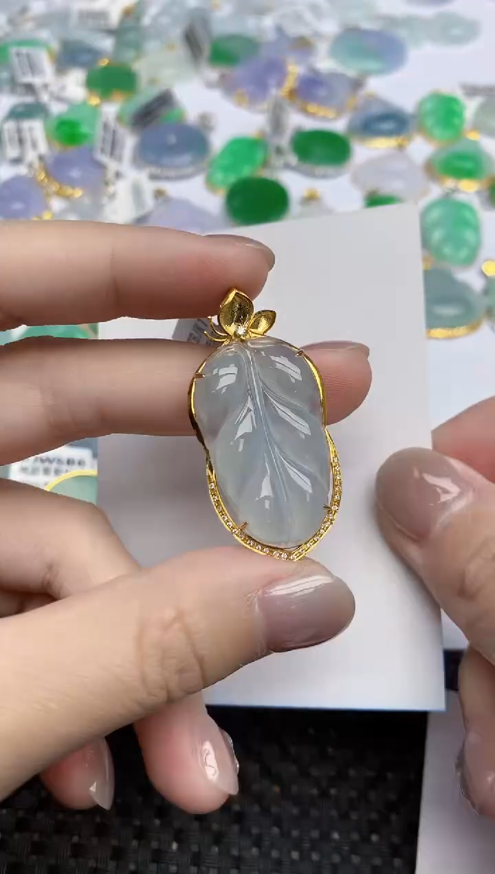 【闪购商品】翡翠挂件18K金镶嵌天然翡翠A货