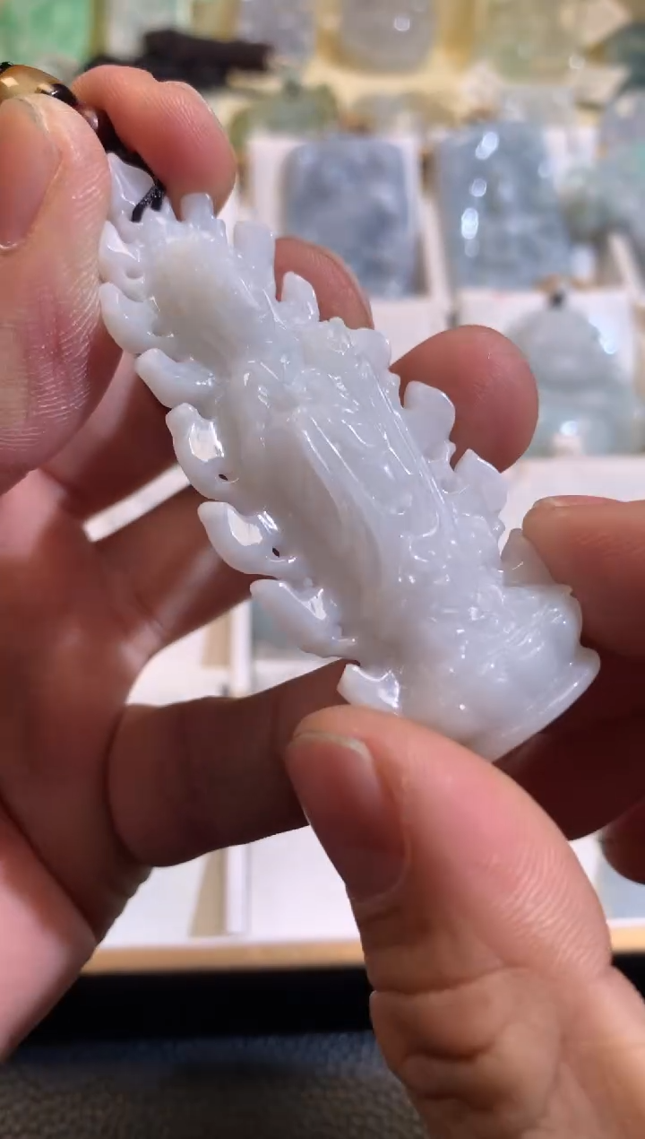 【闪购商品】翡翠颈饰未镶嵌02/24/390