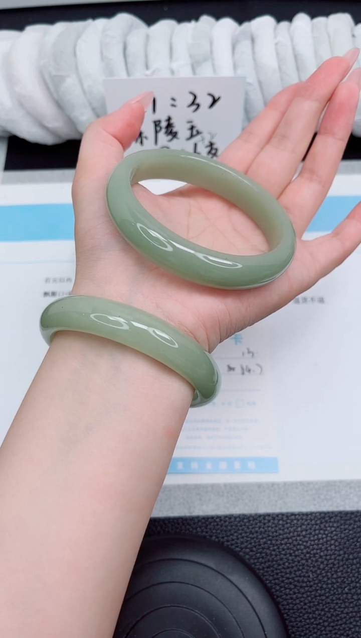 石英质玉手镯未镶嵌13-64.7