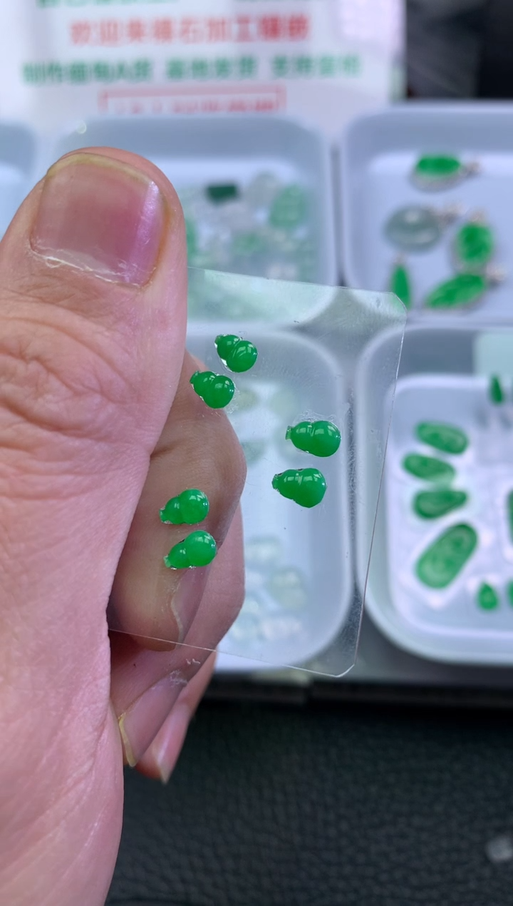 【闪购商品】翡翠颈饰未镶嵌葫芦 