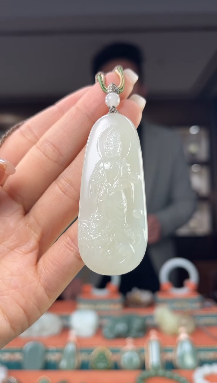 颈饰未镶嵌和田玉佩佩兔