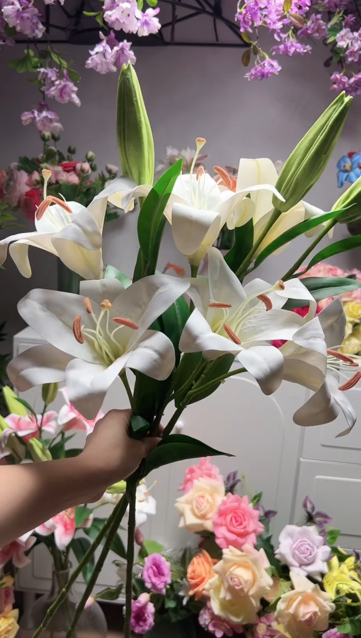 3枝白色大百合   