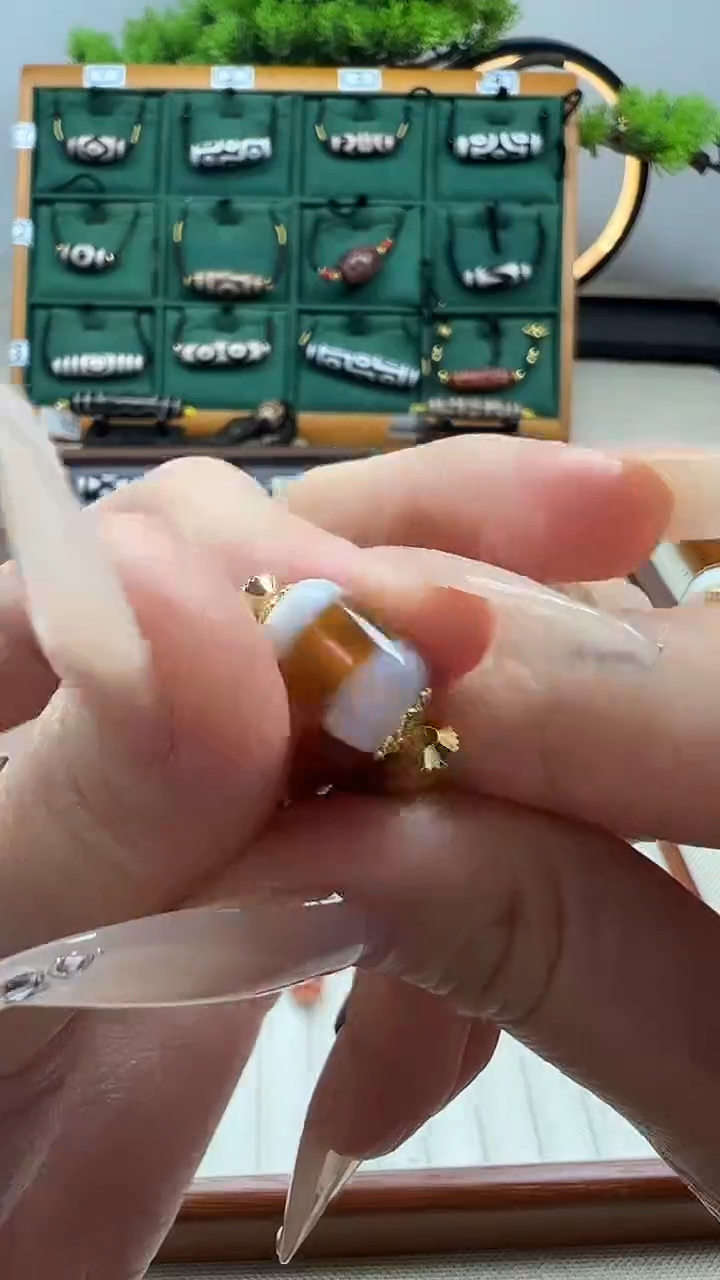 玛瑙/玉髓（覆膜）颈饰未镶嵌44微瑕随机发货