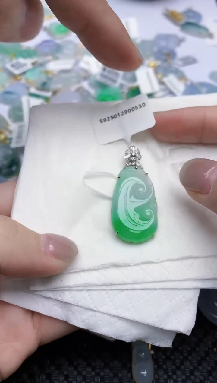 【闪购商品】翡翠颈饰18K金镶嵌天然翡翠A货