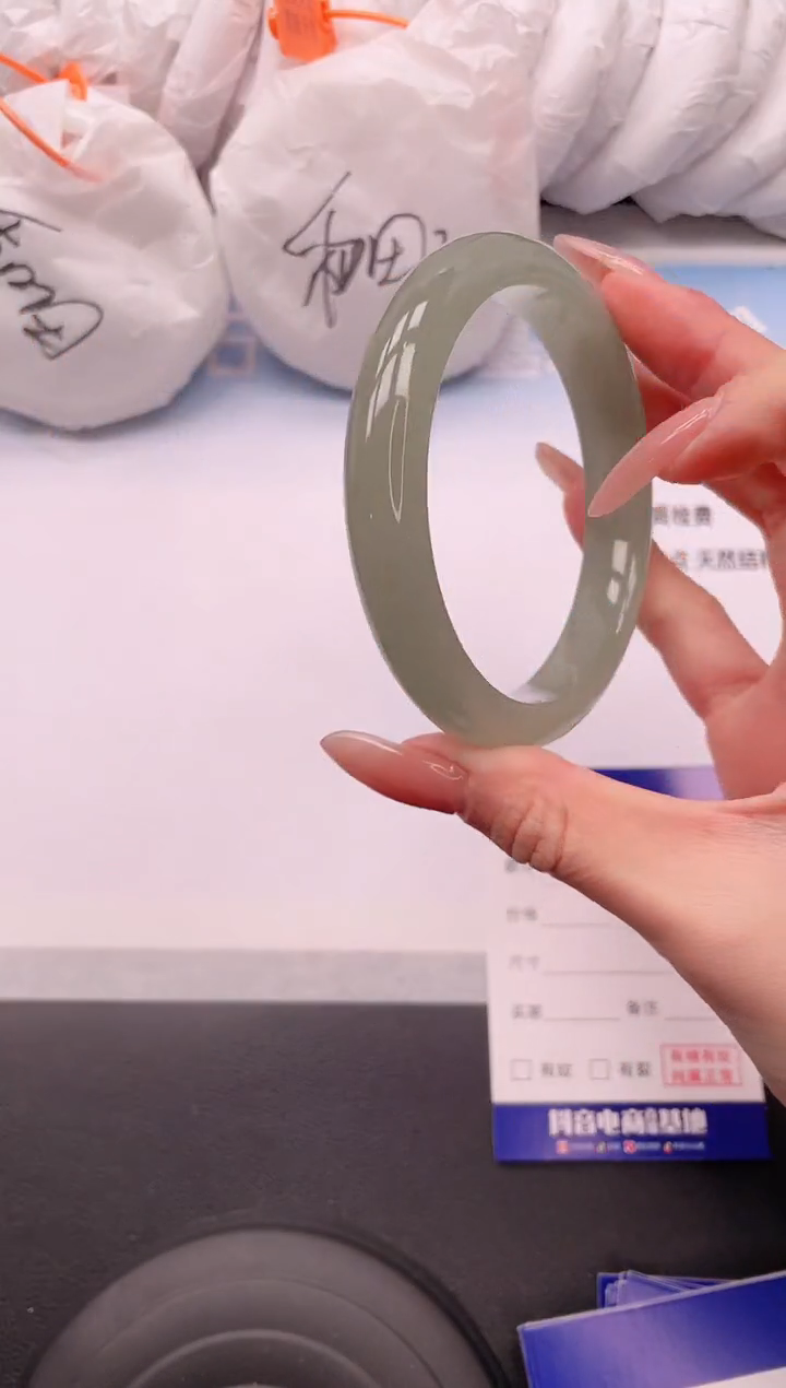 未镶嵌手镯石英质玉6V125-63