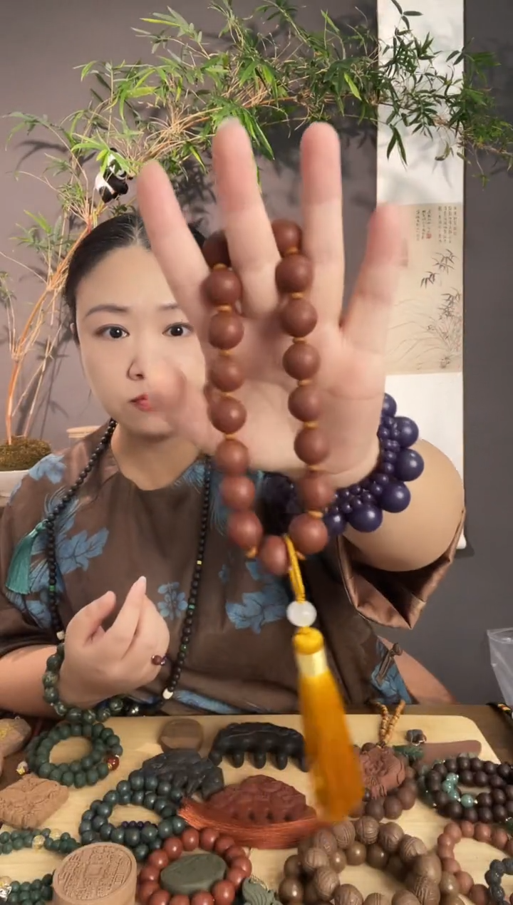 泥塑红麝香方的手持1.5