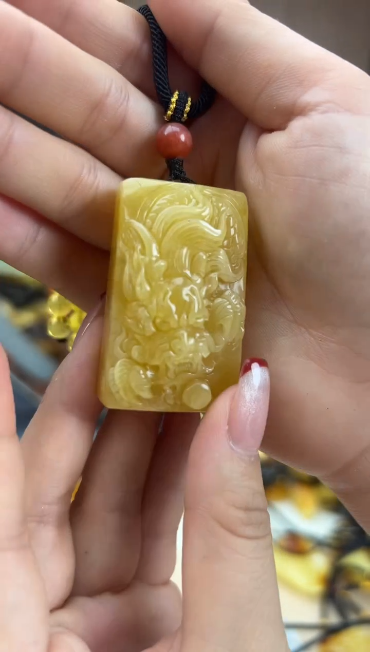 【闪购商品】琥珀裸石未镶嵌蜜蜡吊坠