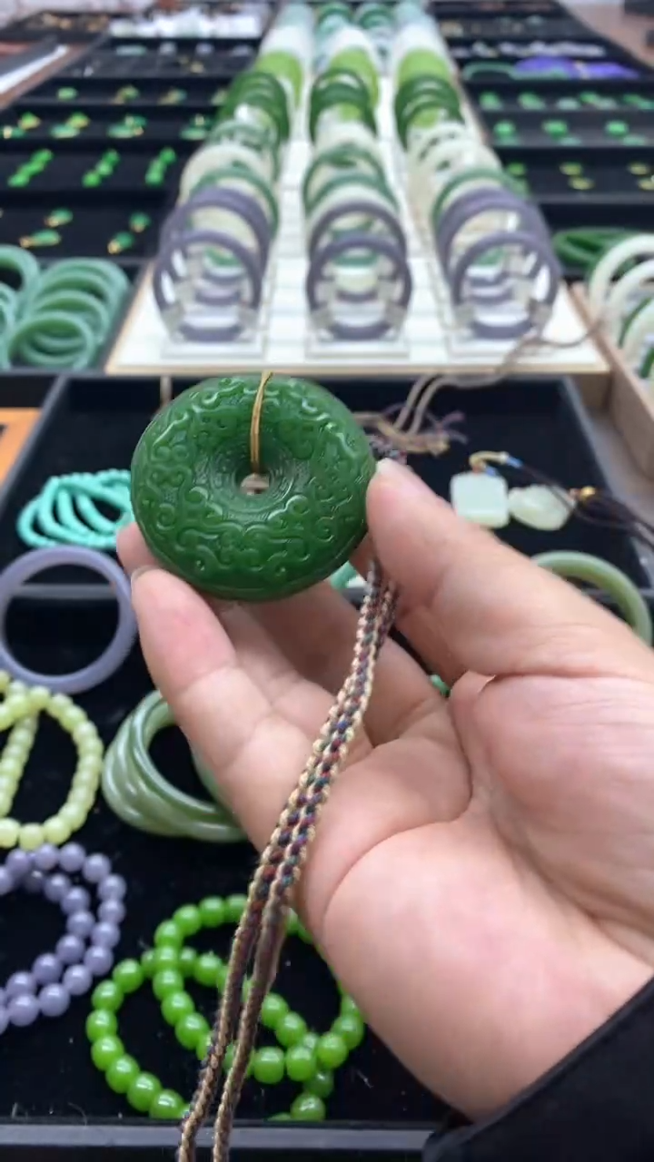 【闪购商品】和田玉（碧玉）未镶嵌吊坠(赠链)雕刻