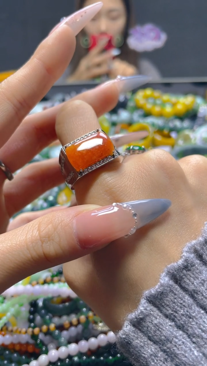 颈饰未镶嵌翡翠/M/翡翠A货，一件也是批发价